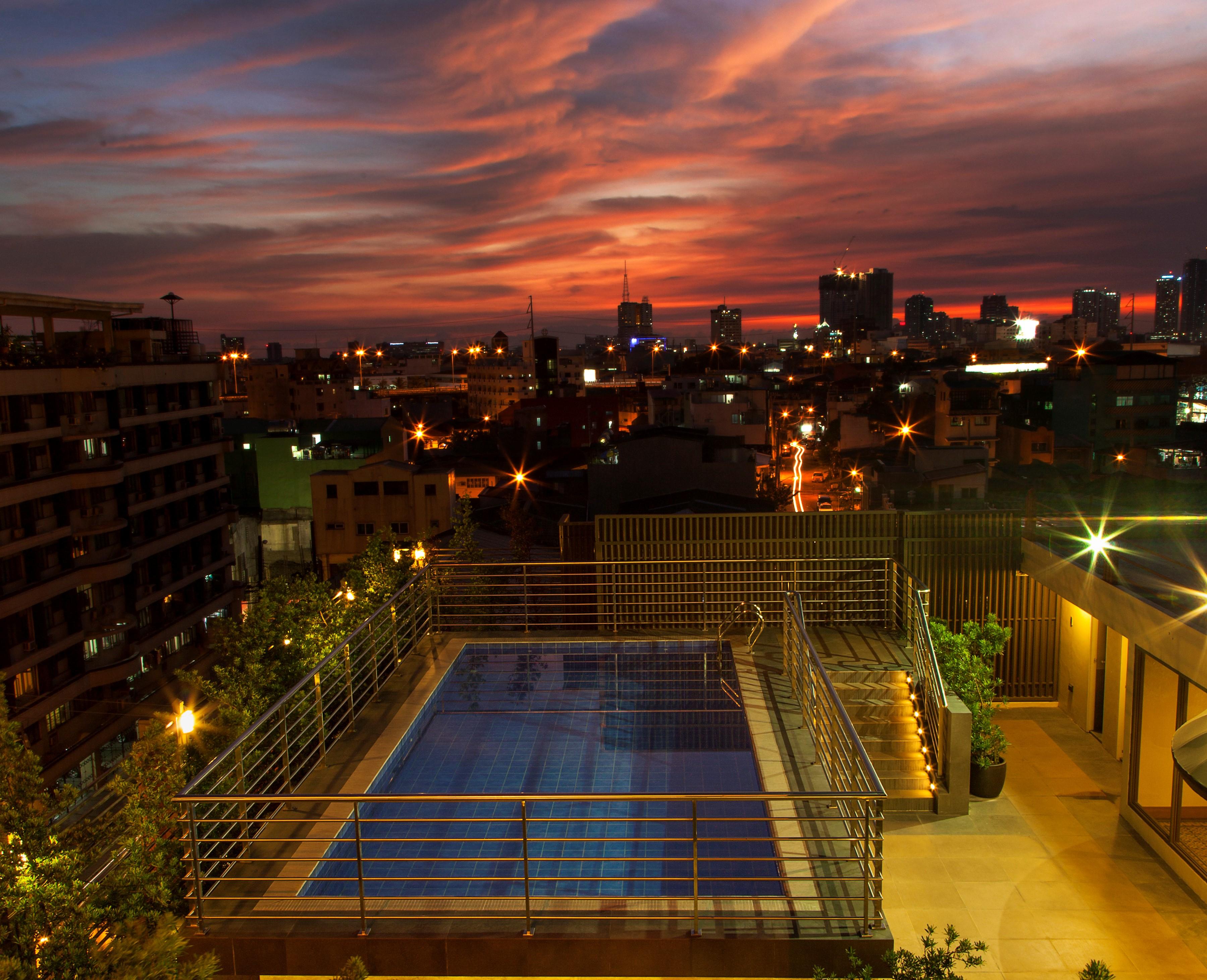 Herald Suites Makati City Exterior photo